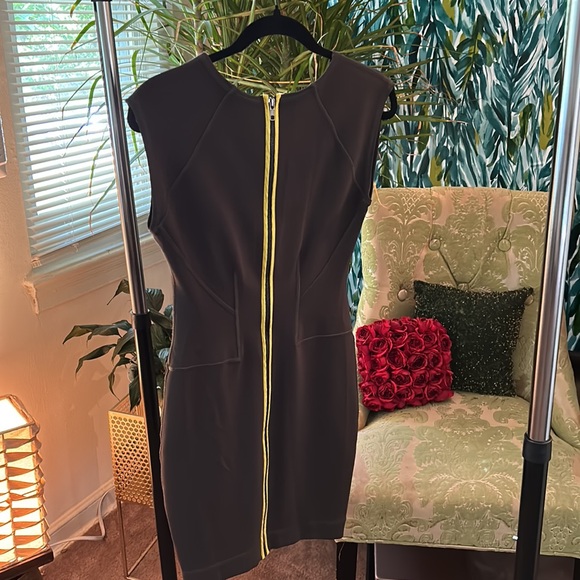 Dark green French connection bodycon dress. - Picture 4 of 10